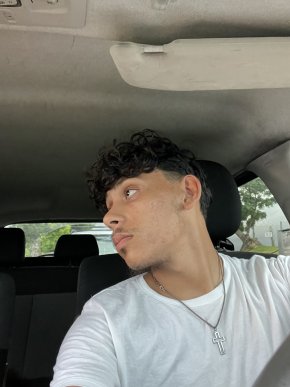 Je suis un jeune Homme de 19ans Boxeur ??