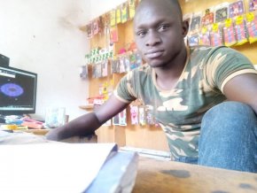  A LA RECHERHE  DUNE PERSONE AIMABLE QUE JE POURRAIS L A AIME