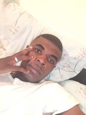 je cherche une femme de valeur , une femme digne , respectueuse 