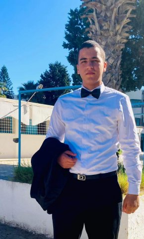 je cherche une relation sérieuse,de Tunisie , j'aime beaucoup le sport l,art la musique je suis trè 