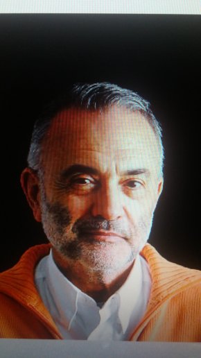Je te tends ma main et si tu es sympathique et douce alors je t'ouvrirai mon coeur...