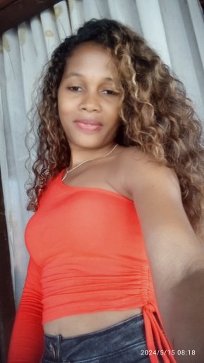 Une femme célibataire sérieuse qui est à la recherche d'un homme sérieux 