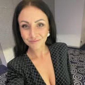 Je vis avec ma fille et je suis célibataire je suis a la recherche d'un homme sérieux 