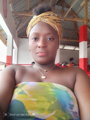 Belle femme africaine mére célibataire de 1 enfant recherche l'amour.