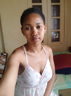 Je suis une femme simple, douce, serieuse. je veux rencontrer mon âme sœur.