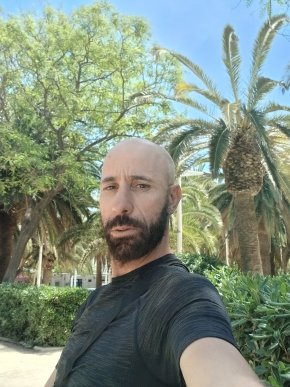 Je un homme sérieux et de L'amour igtgku ihvoiuf ijgfhknd rfjlhcf knfrgbob 