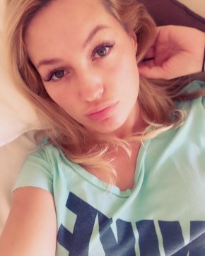 Coquine, douce, disponible pour vos plan cul sans prise de tête 
