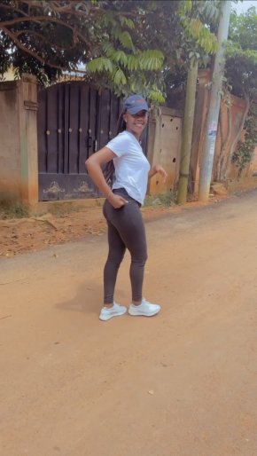 Une femme incomplète a la recherche de son partenaire de vie pour une vie de complémentarité a deux.