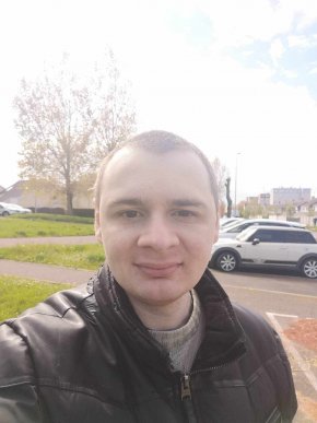je suis un homme français célibataire de 34 ans  