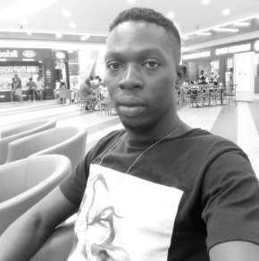 Je suis a la recherche  de mon âme sœur donc je suis un coeur a prendre 