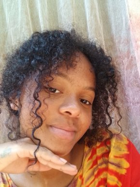 Jeune femme sérieuse cherche relation stable et sincère 
