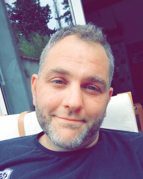 Homme célibataire, sans attache juste du plaisir sans prise de tête 