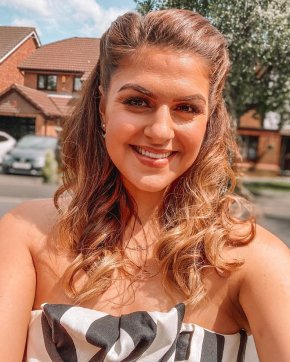 Hallo, mein Name ist Nadege, ich bin Single, ich suche einen Mann, um ein neues Leben aufzubauen, ic