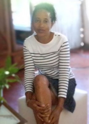 une relation sincère, serieuse , a long terme et vie commune 