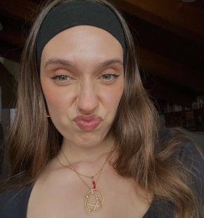 Moi c'est Nathalie je suis nouvelle suis l'appli