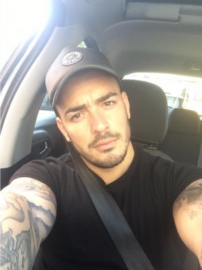 je veux du sérieux et une femme qui vas m'aimer et moi aussi . je veux qu'elle puisse aimer ma fille