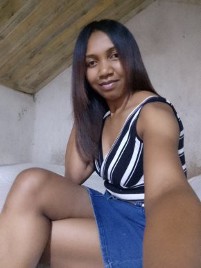 Femme 33 ans recherche un homme entre 40 à 44 ans.