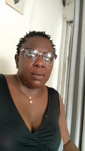 Je suis une femme solidaiet j'aimerais trouver celui avec qui partager mes moments 