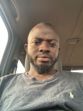 Je suis très amoureux je cherche celle avec qui nous pouvons partager beaucoup de plaisir ensemble 