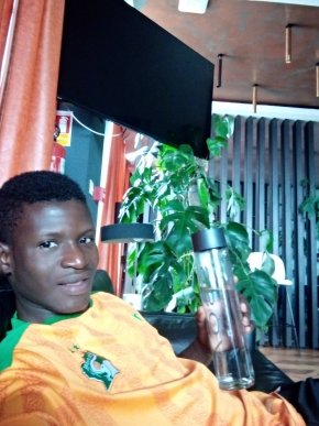 A la recherche d'une relation amoureuse pouvant aboutir au mariage 