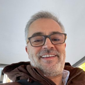 Je suis attentionné gentil  sincère honnête respectueuse j’ai de l’amour amour à donner 