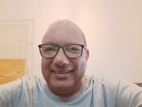 Je suis à l recherche d'un relation serieuse. Je suis honnête, jovial, et j'aime la vie. 
