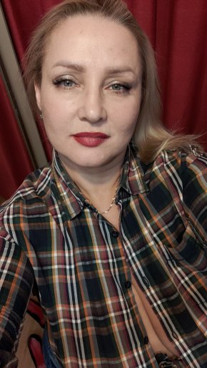 Je suis sérieuse sincère honnête gentil véridiques et j'adore la vie en couple 