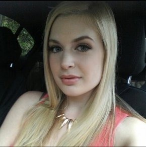 Coucou je suis perrine, je vis en France??je cherche un homme romantique avec qui partager ma vie❤