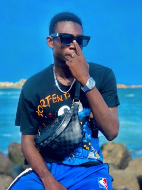 my whatsapp 777325659 rejoins moi on s amuse et faire.....dans la discretion