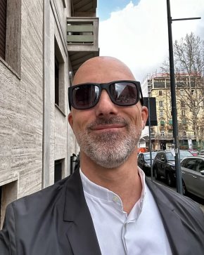 Salut a tous j'espère que vous allez bien je me nomme Clément Dubois je vis en France à Montpellier 