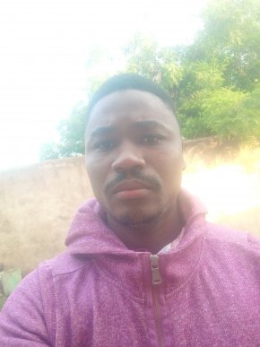Célibataire, cherche une relation sérieuse avec une femme mature 