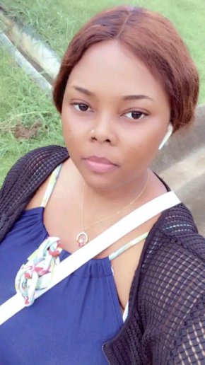 Simple et belle jeune fille responsable qui connait ce qu'elle veut dans la vie une relation sérieus