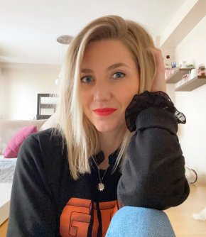 Respectueuse , gentille , douce avec un grand cœur en or..