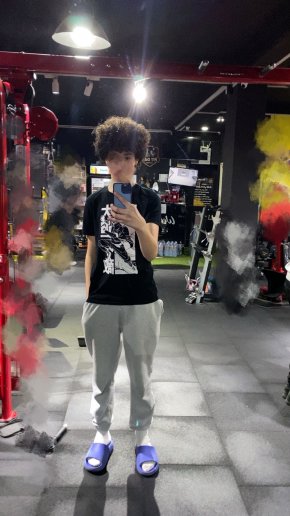 J’veux une fille serieuse peut importe l’age moi j’ai 15 ans je suis beau 