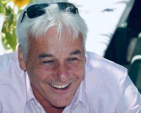 Je suis une personne assez attentionnée, aimable et honnête en toute choses.