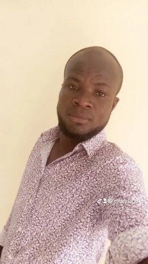 Je suis une personne normale qui est a la recherche de l'amour partout dans le monde sans distinctio