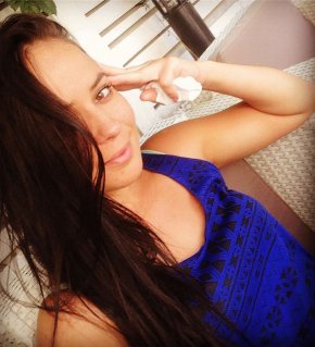 slt je suis rosalie 31 ans.célibataire et j'ai deux filles.j'aime cuisiner et je pratique la natatio