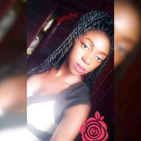 Jeune femme passionnée à la recherche d'une relation sérieuse et stable