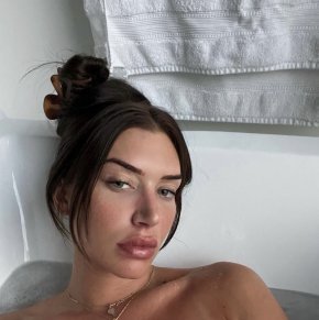 Femme timide cherche homme gentil et généreux 