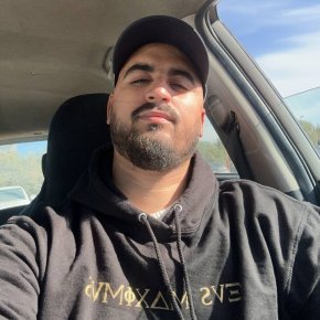Je suis un jeune homme Célibataire de 28 ans 
