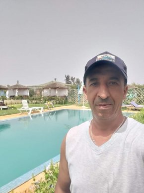 Bjr je cherche une femme sérieuse pour une relation a long terme 