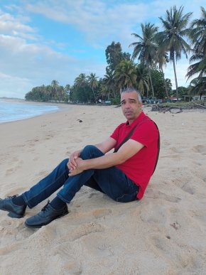 un homme tres simple qui cherche une fille gentille et serieuse 0044 7459 24 66 20