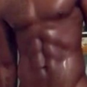 jeune homme recherche une femme mûre ou jeune fille pour du fun