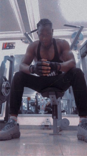 Salut je m’appelle Samy je suis célibataire et coach sportif ?️‍♀️ , Bref je suis une personne très 