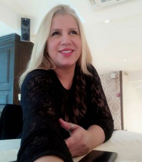 Je suis une personne joyeuse et honnête.Recherche l'âme soeur ?