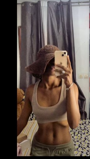 Je cherche une relation  , respectueux , sérieuse,durable,sincère ……………………. 