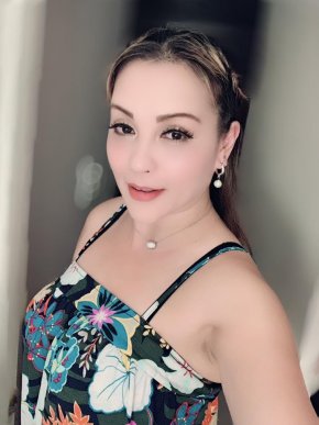je suis  simple et  ce que j'aimerai c'est de rencontré l'âme soeur 
