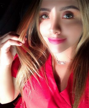 Salut moi c'est sara bleu je viens ici pour rechercher l'amour ??