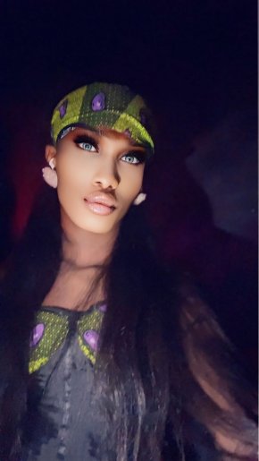 Je suis Luna grande masseuse ivoirienne viens me découvrir 