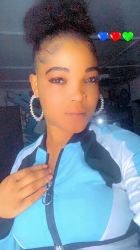 une femme qui recherche un homme sérieux et honnête pour une relation sérieux 